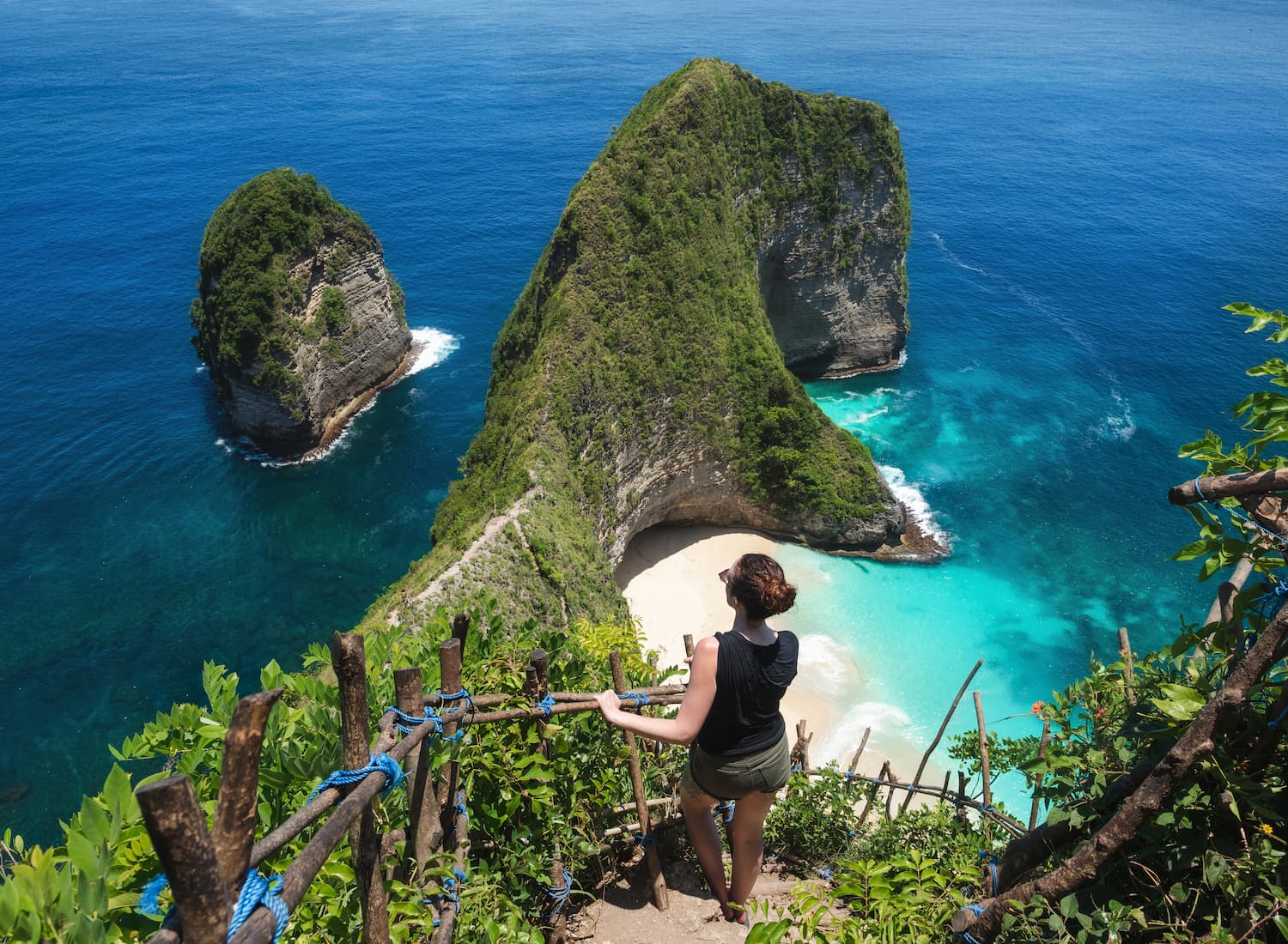Surga Tersembunyi! 12 Tempat Wisata Alam di Indonesia Terindah