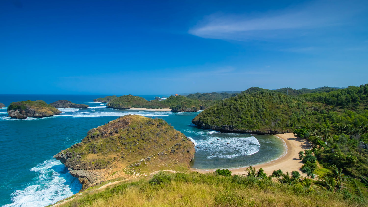 Pantai dan Destinasi Alam di Jawa Timur - DOKU.Promo