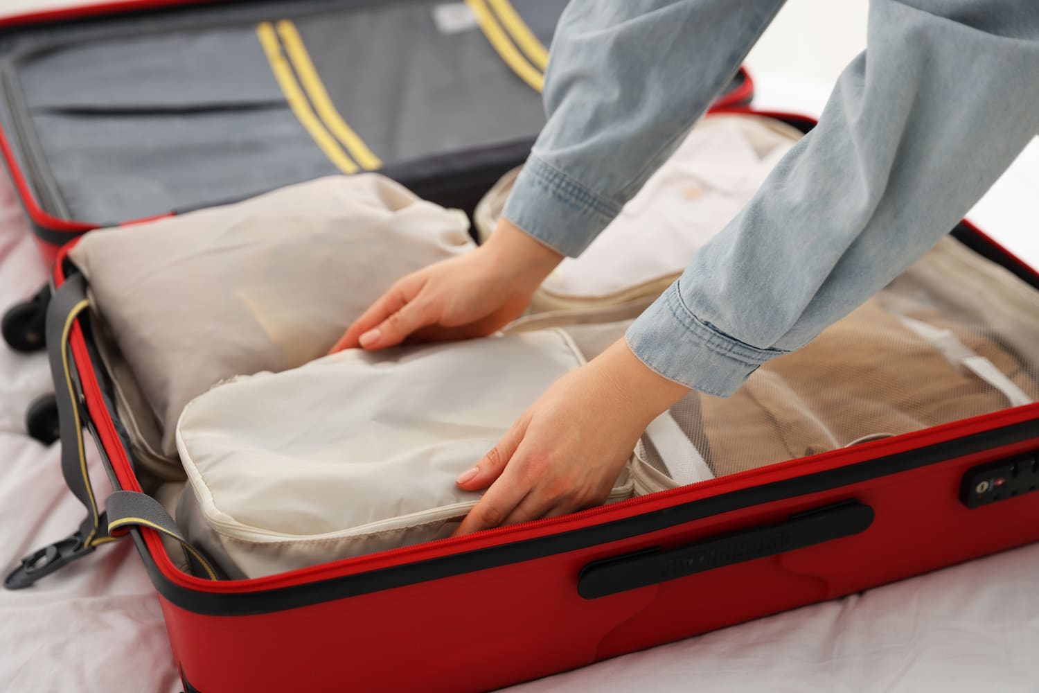 Gunakan Packing Cube untuk Mengorganisir Barang - DOKU.Promo