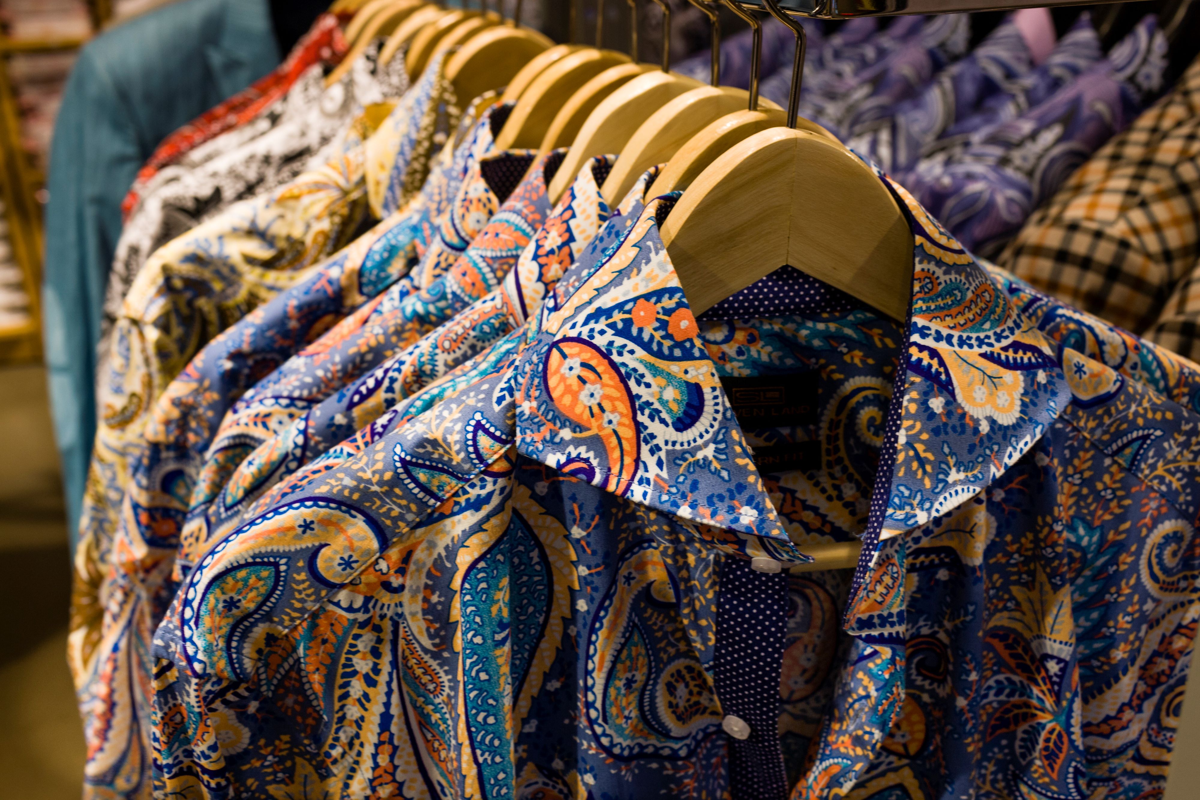 Outfit Batik Pria: Tips Mix and Match yang Wajib Dicoba